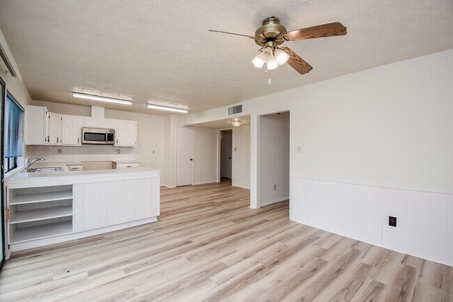 Building Photo - 702 Tara Plantation Dr