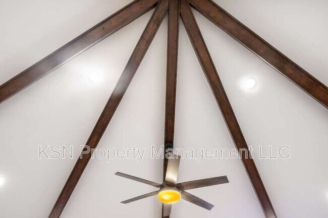 Building Photo - 286 Cushing Dr