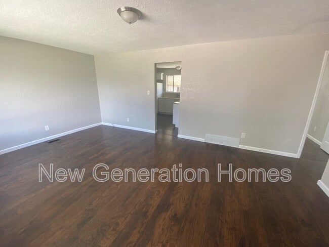 Building Photo - 60 Loch Lomond Ln