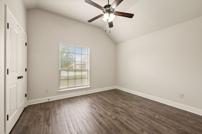 Building Photo - 104 Cold Track Dr