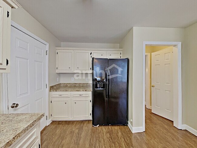 Building Photo - 2581 Douglas Ln