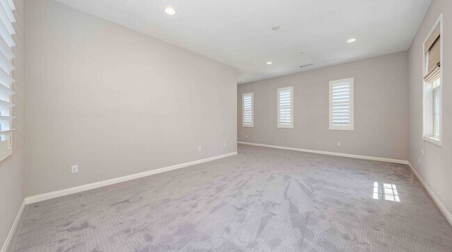Building Photo - Expansive Portola Springs 4 Bedroom Home