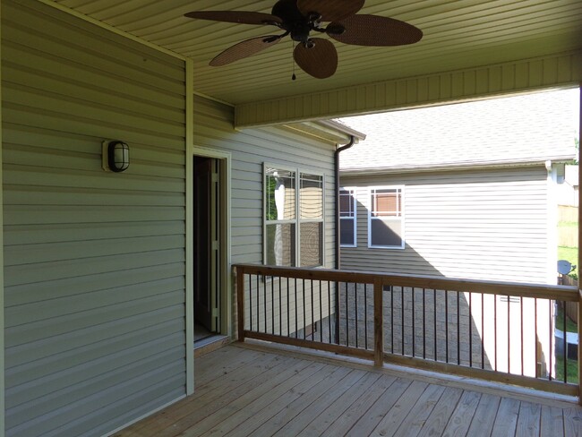 Building Photo - 634 Hidden Valley Dr