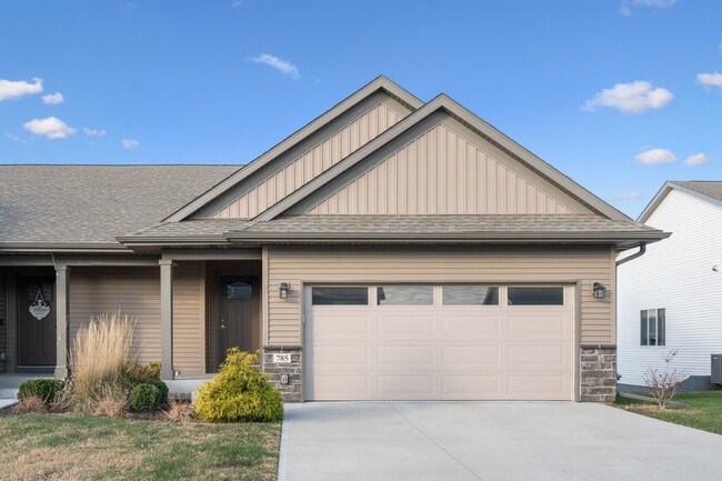 Primary Photo - 785 River Bnd Ln