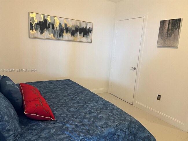 Building Photo - 1830 S Ocean Dr