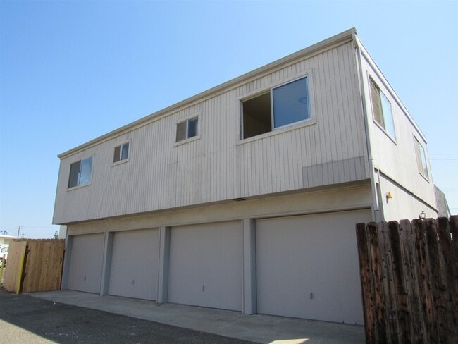 Building Photo - 1215 S Ditmar St