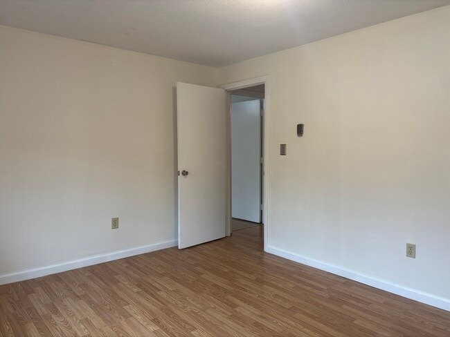 Building Photo - 14b Mayberry Dr