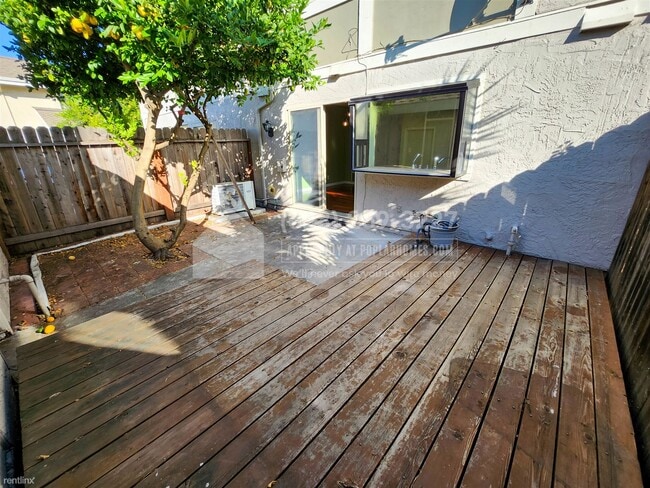 Building Photo - 3 br, 2.5 bath Townhome - 4246 Atlantic Co...