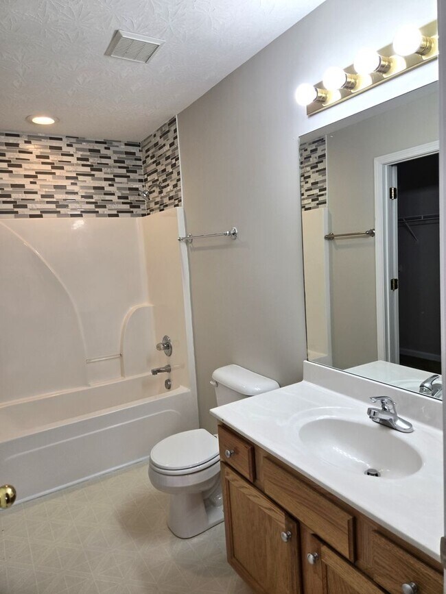 Building Photo - 1092 Winding Oak Trail