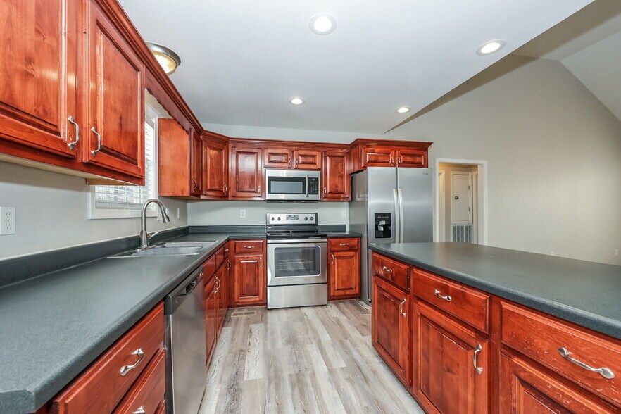 Building Photo - 2920 Bragg Ct