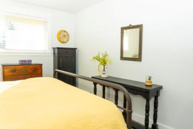 Building Photo - 3 bedroom, 2 bath with double car attached garage, newly remodeled.