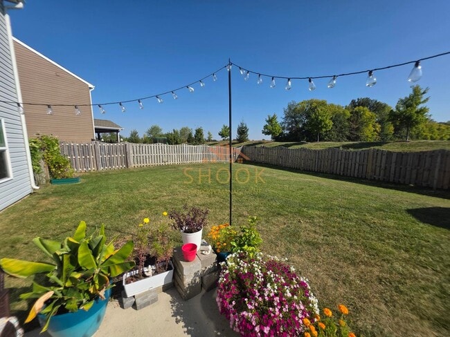 Building Photo - MOVE IN SPECIAL OF THE YEAR! Sign a lease ...