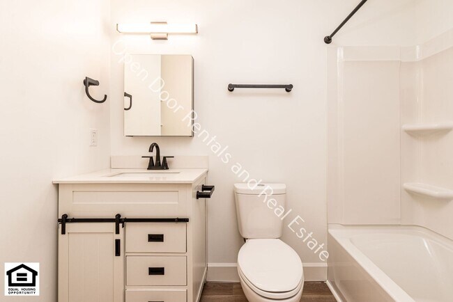 Building Photo - 15110 Tally Ho Dr