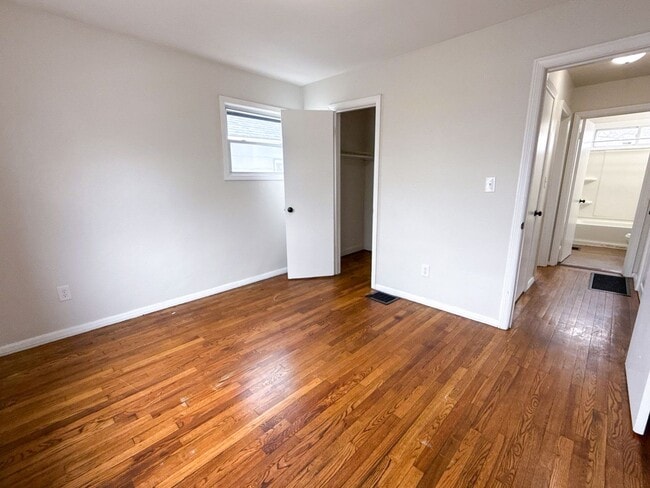 Building Photo - Move-In Ready 2BR Home w/Full Fenced In Yard + Bonus Room Basement!