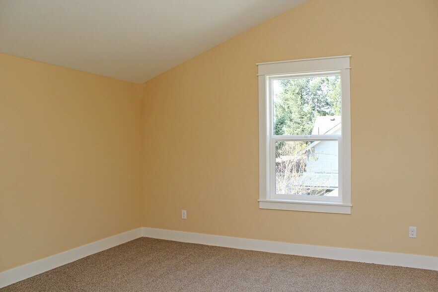 Building Photo - 3639 SE 73rd Ave