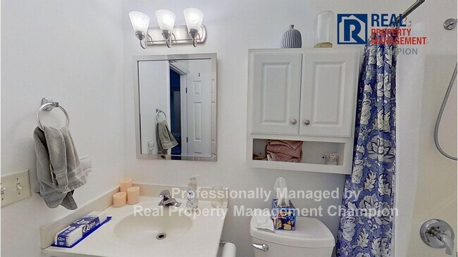 Building Photo - 4 BD/2.5 BA off Middle Sound Loop w/ Large...