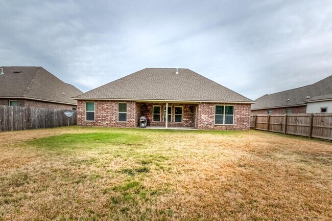 Building Photo - 650 Alder Ln