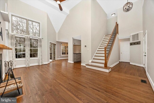 Building Photo - 6976 Meadowpoint Terrace