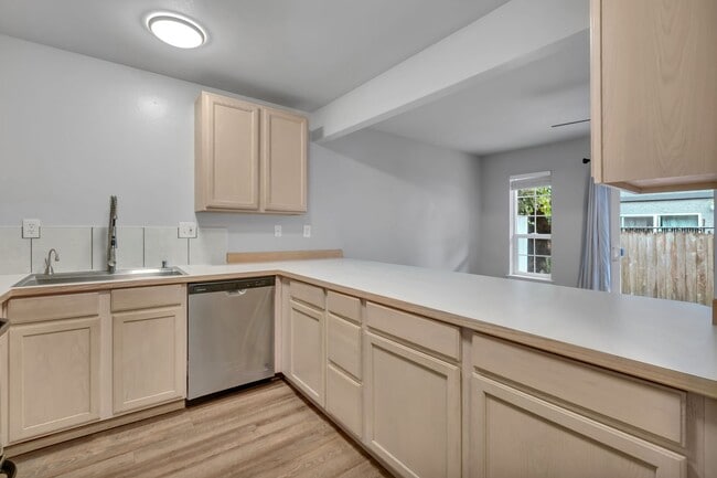 Building Photo - Peaceful Corner Townhome in the Heart of Sumner