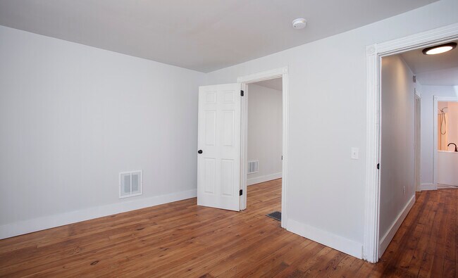 Building Photo - 333 S Ann St