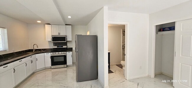 Building Photo - Centrally Located Brand New Studio ADU wit...