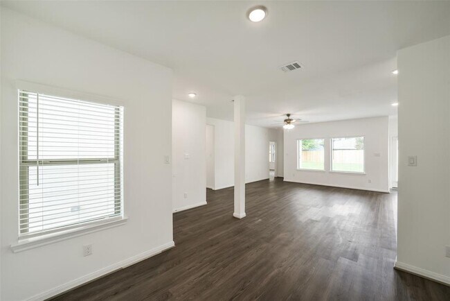 Building Photo - 11611 Moltere Dr