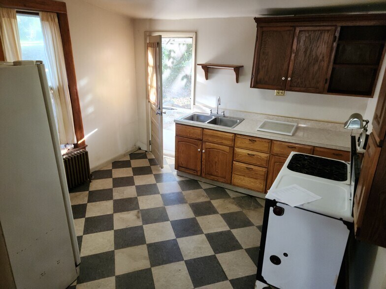 Kitchen 1 - 11 McGrath St