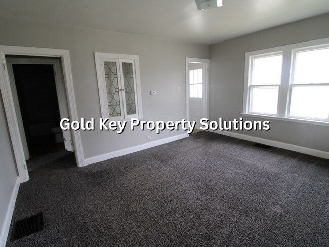 Building Photo - 2 BR 1 BA House with 2 Covered Porches and Huge Garage (NO SECTION 8)