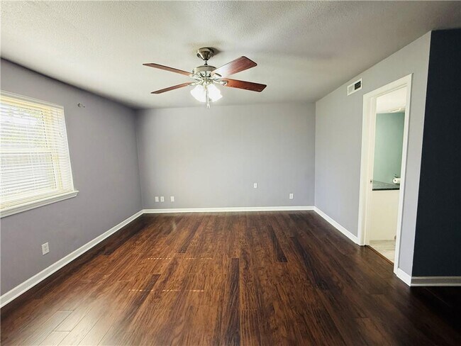 Building Photo - 2714 W Fir St