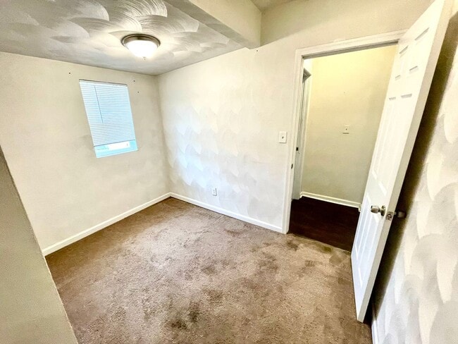 Building Photo - Charming 3-Bedroom Home with Fenced Yard i...