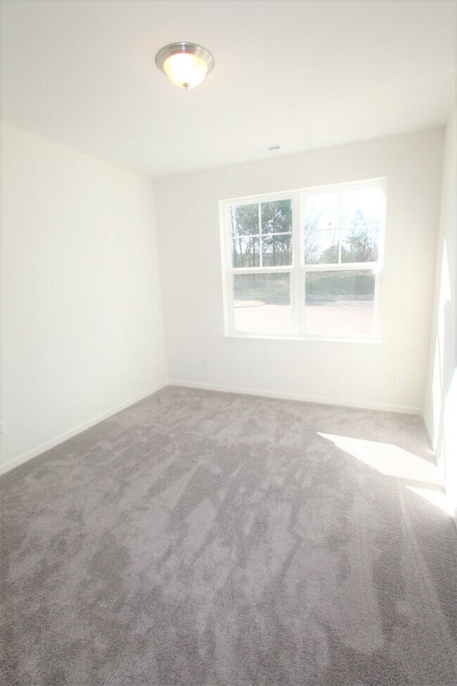 Building Photo - BEAUTIFUL 3BD 2.5 BTH Apartment home