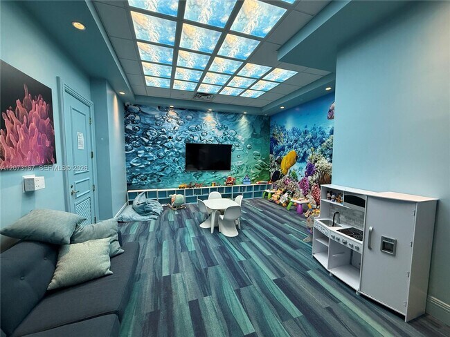 Building Photo - 20201 E Country Club Dr