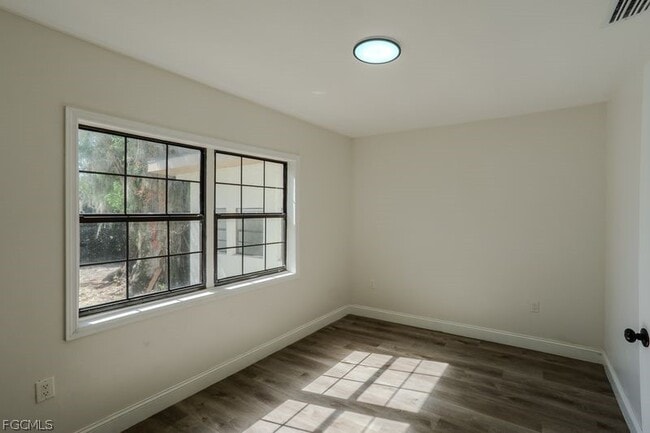 Building Photo - 599 Carolina Ave