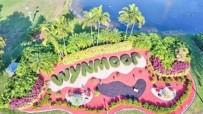 Building Photo - 1902 Bermuda Cir