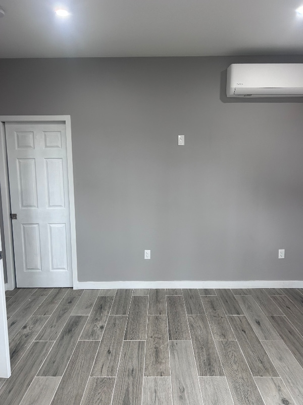 Building Photo - 699 Dennis Ave