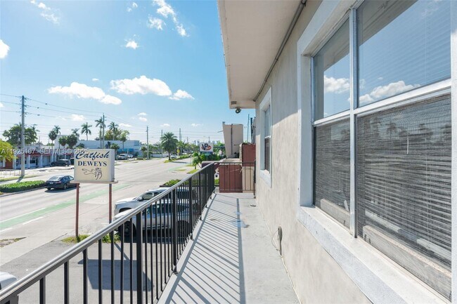 Building Photo - 4021 N Andrews Ave