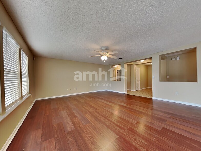 Building Photo - 11542 Brian Lakes Dr