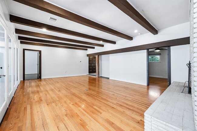 Building Photo - 6825 Bellgreen Dr