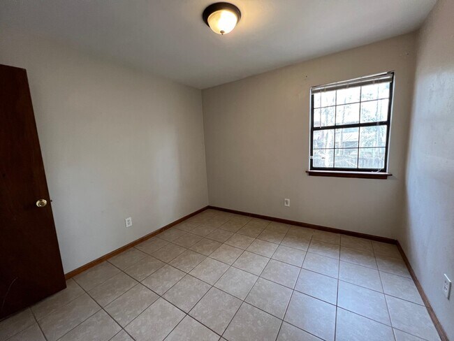 Building Photo - 211 Parkbrook Cir