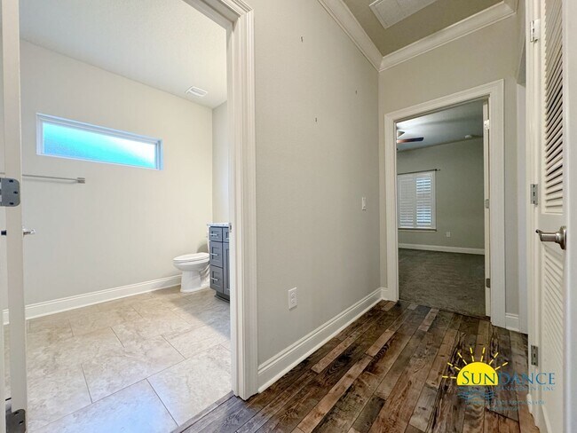 Building Photo - Exquisite 4 Bedroom Home in Navarre Near Beaches & Amenities!