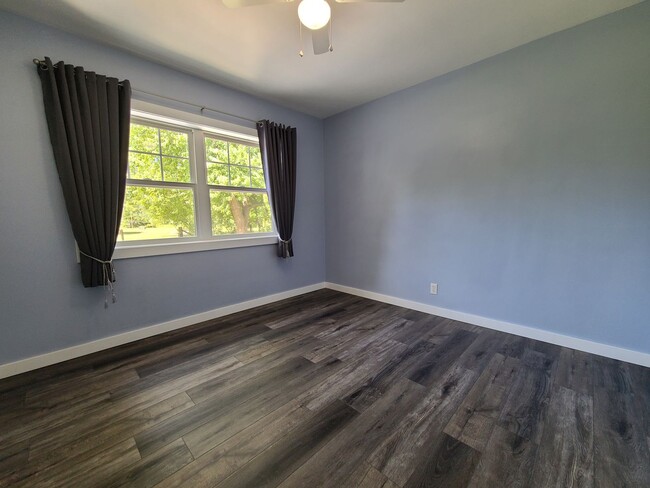 Building Photo - Three Bedroom, One Bath House in Benton Ha...