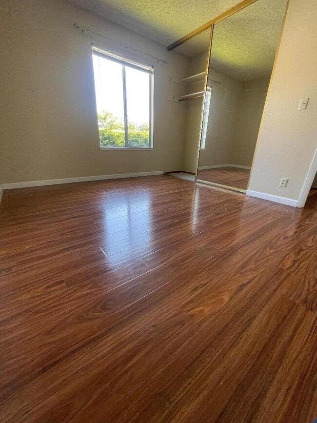 Building Photo - 8063 Park Villa Cir