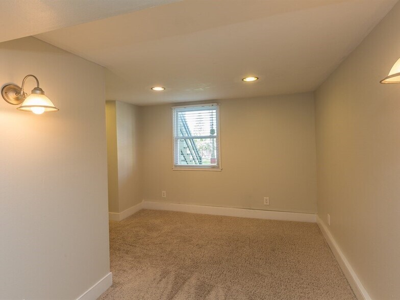 3 Bedroom - 4821 N Greenwood Blvd