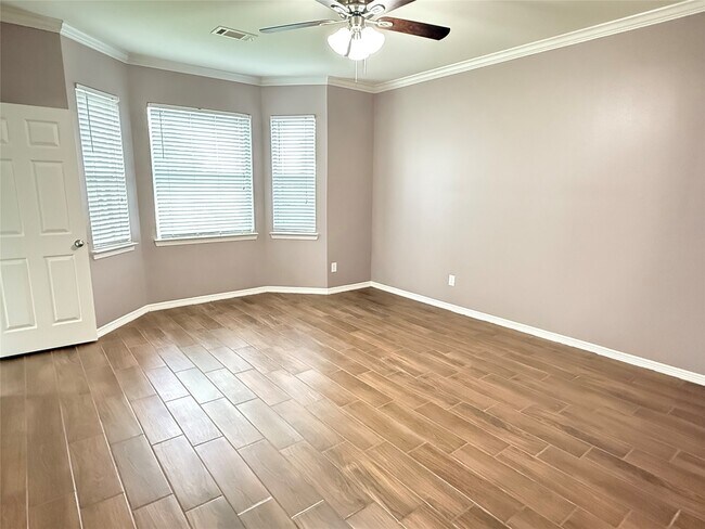 Building Photo - 13115 Southern Valley Dr
