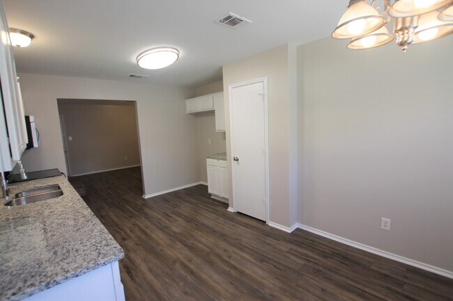 Building Photo - Coming Soon! Updated 3 Bedroom, 2 Bathroom home in Whitehouse ISD!