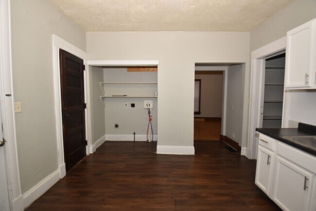 Building Photo - 508 S St Joseph St