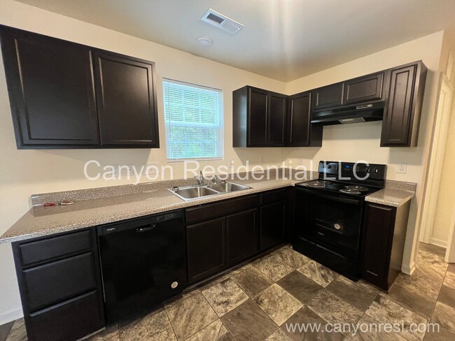 Building Photo - Charming 4-Bedroom Home