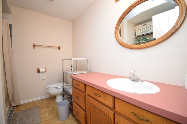 Building Photo - 2122 Rainbow Point Dr