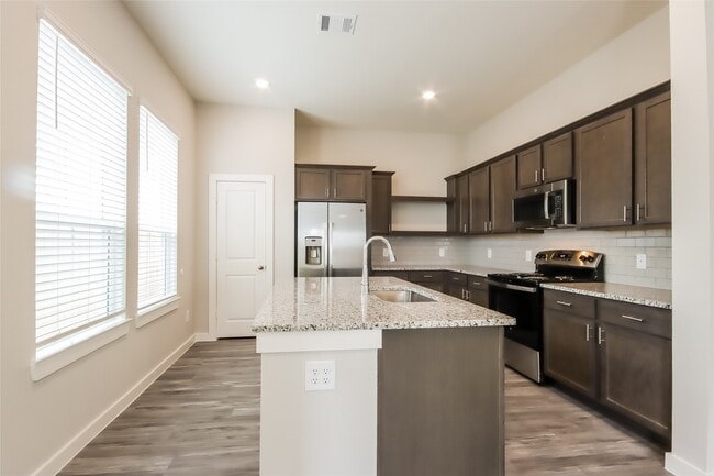 Building Photo - 9835 Willow Creek Commerce Dr