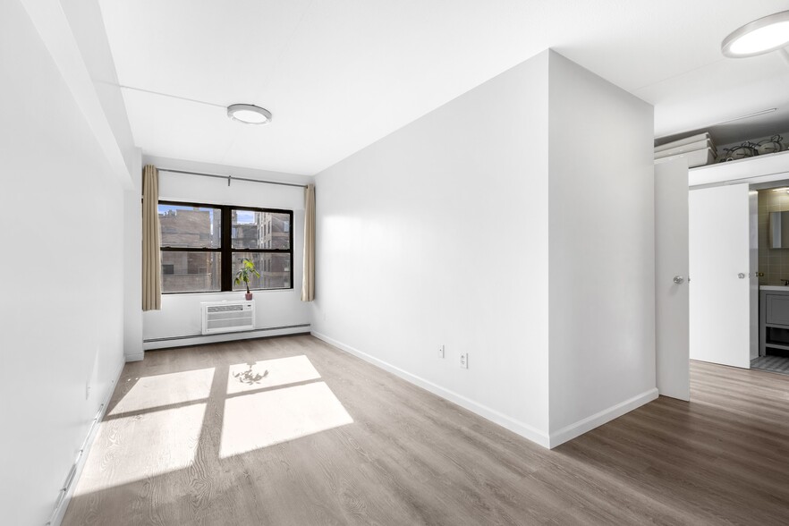 Building Photo - 198 Bowery
